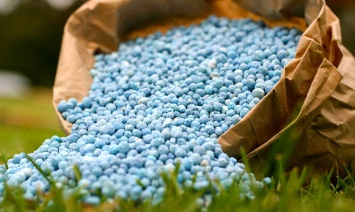 Украинские фермеры продолжают покупать российские азотные удобрения