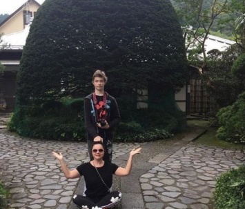 Наташа Королева с сыном Архипом устроила фотосессию в Японии