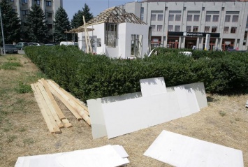 При строительстве «хаты бракосочетаний» Саакашвили уничтожено 960 кустов роз
