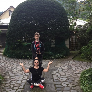 Наташа Королева отдыхает в Японии вдвоем с 14-летним сыном Архипом