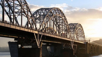 Ко Дню независимости на Дарницком мосту восстановят наружное освещение