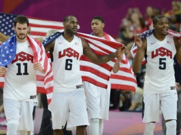 Баскетболисты США завершили групповой этап Олимпиады победой над Францией