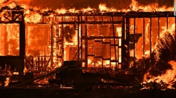 В Калифорнии из-за лесного пожара эвакуировали 4 тысячи человек