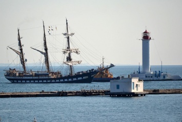 В порт Одессы прибыл корабль итальянских ВМС "Палинуро"