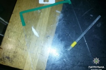 В Херсоне патрульные приехали на семейную ссору, а обнаружили вещество, похожее на наркотическое (фото)