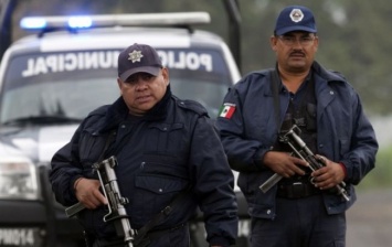 На мексиканском курорте вооруженные люди похитили 16 человек