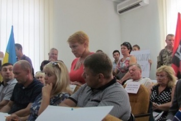 В Мариуполе депутаты горсовета убеждали жителей Новороссийской переименовать улицу