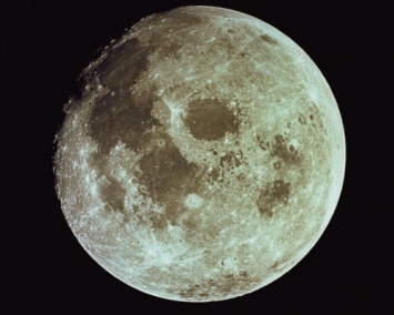Ученые нашли вокруг Луны облако пыли