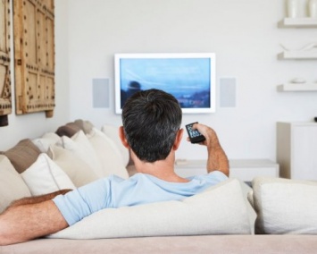 Ученые: Многочасовый просмотр телевизора опасен для мужчин