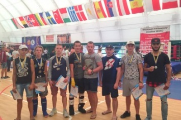 Славянские спортсмены завоевали золотые и серебряные медали на международном турнире по кикбоксингу и тайскому боксу