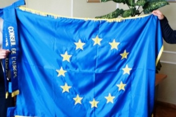 В Сумы доставили награду Совета Европы - Почетный флаг