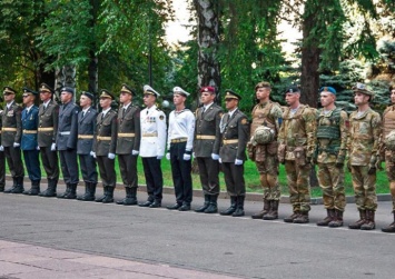 Образцы новой формы покажут военные на параде 24 августа (ФОТО)
