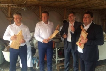 Мэр Кременчуга отправился на Сорочинскую ярмарку, чтобы испечь национальный грузинский хлеб (ФОТО)