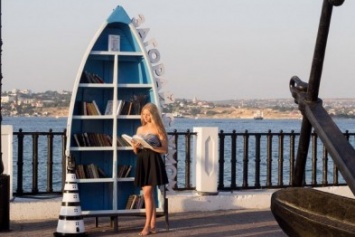 В Севастополе появилась первая на полуострове пляжная библиотека (ФОТО)