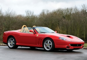 В Британии продаются два редких родстера от Ferrari