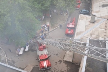 В Николаеве спасатели ликвидировали «пожар» в детской больнице (ФОТО)