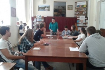 В Центральной библиотеке Кривого Рога открылся клуб для любителей дебатировать (ФОТО)