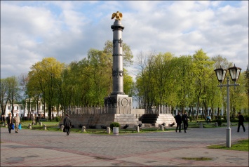 На полтавский Монумент Славы вернут флаги