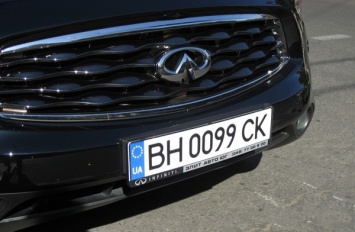 В Крыму более 200 автомобилистов лишили водительских прав из-за украинских номеров