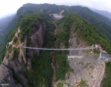 В Китае откроется стеклянный мост-рекордсмен (ФОТО)