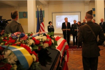 Украина передала США тело летчика американских ВВС, погибшего в небе над Украиной в 1944 году