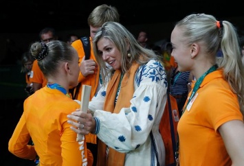 Королеву-консорт Нидерландов заметили на Олимпиаде в Рио в платье-вышиванке