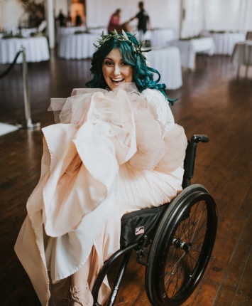 Последние 8 лет она была парализована. Но на ее свадьбе произошло настоящее чудо!