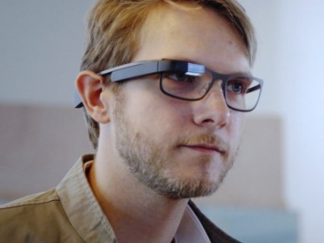 Google Glass будут работать от батареек