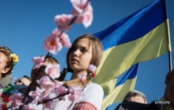 Гражданами Украины считают себя 60% жителей - опрос