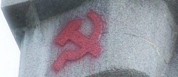 В польском Ольштыне раскрасили памятник благодарности Красной Армии