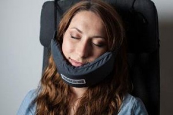 США: Гамак для головы позволит выспаться в самолете