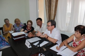 Валерий Косарев провел встречу с жителями Алупки