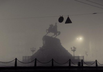 Полиция предупреждает водителей о тумане в Киеве