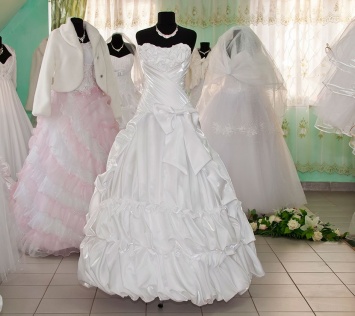 Самое мрачное объявление о продаже свадебного платья покорило интернет