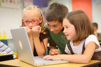 44% российских школьников проводят в интернете круглые сутки
