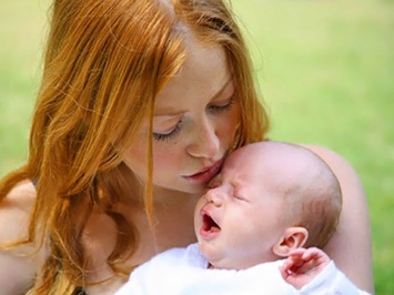 Родной язык матери оказывает сильное влияние на первый крик младенца