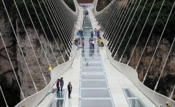 В Китае открылся самый большой в мире стеклянный мост