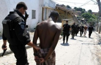 На время Олимпиады полиция взяла в осаду фавелы Рио