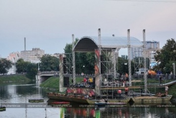 В Харькове прошел концерт на воде, посвященный Дню города и Дню Независимости Украины