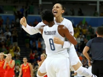 Женская сборная США выиграла баскетбольный турнир на Олимпийских играх