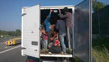 Беженцы прокладывают новый путь в Германию