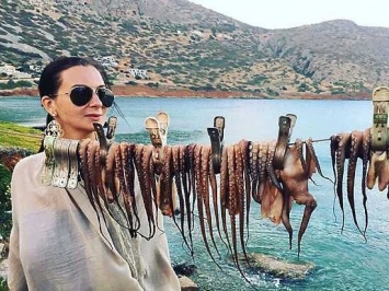 Екатерина Стриженикова отдыхает в Сардинии и ловит осьминогов