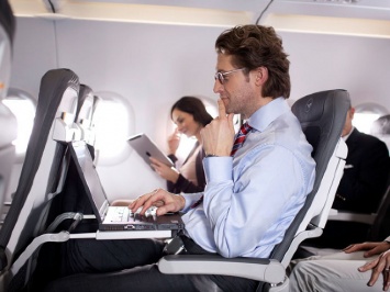 Пассажиры российских самолетов получат доступ к высокоскоростному интернету