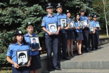 В Запорожье почтили память правоохранителей, погибших в мирное время, - ФОТО