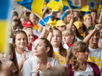 Украинская молодежь уже никогда и никому не "сдаст" Украину - П.Порошенко