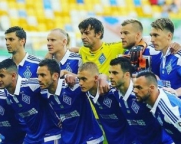 Футболисты Динамо ярко поздравили Украину с Днем независимости (ВИДЕО)