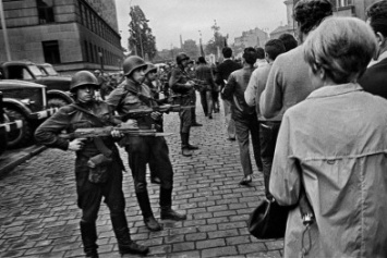 Как советские войска выполняя "интернациональный долг" утопили в крови "Пражскую весну" 21 августа 1968 года