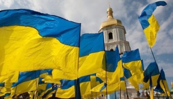 Руководители государства поздравили украинцев с Днем Государственного Флага