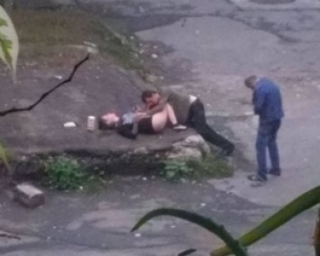 В Тернополе пара занялась сексом посреди улицы (ФОТО)