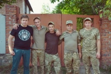 Полтавские волонтеры поздравили с Днем Независимости бойцов на передовой (ФОТО)